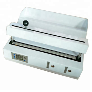 Une machine de cachetage dentaire de poches de stérilisation automatique avec l'affichage de la température