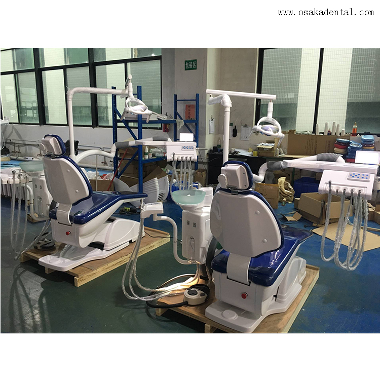 Fauteuil dentaire avec bras solide et compresseur d'air dentaire et pièce à main dentaire