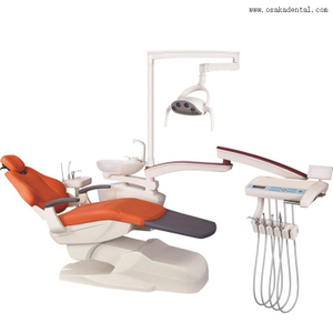 Chaise dentaire moderne une unité montée avec lampe de capteur