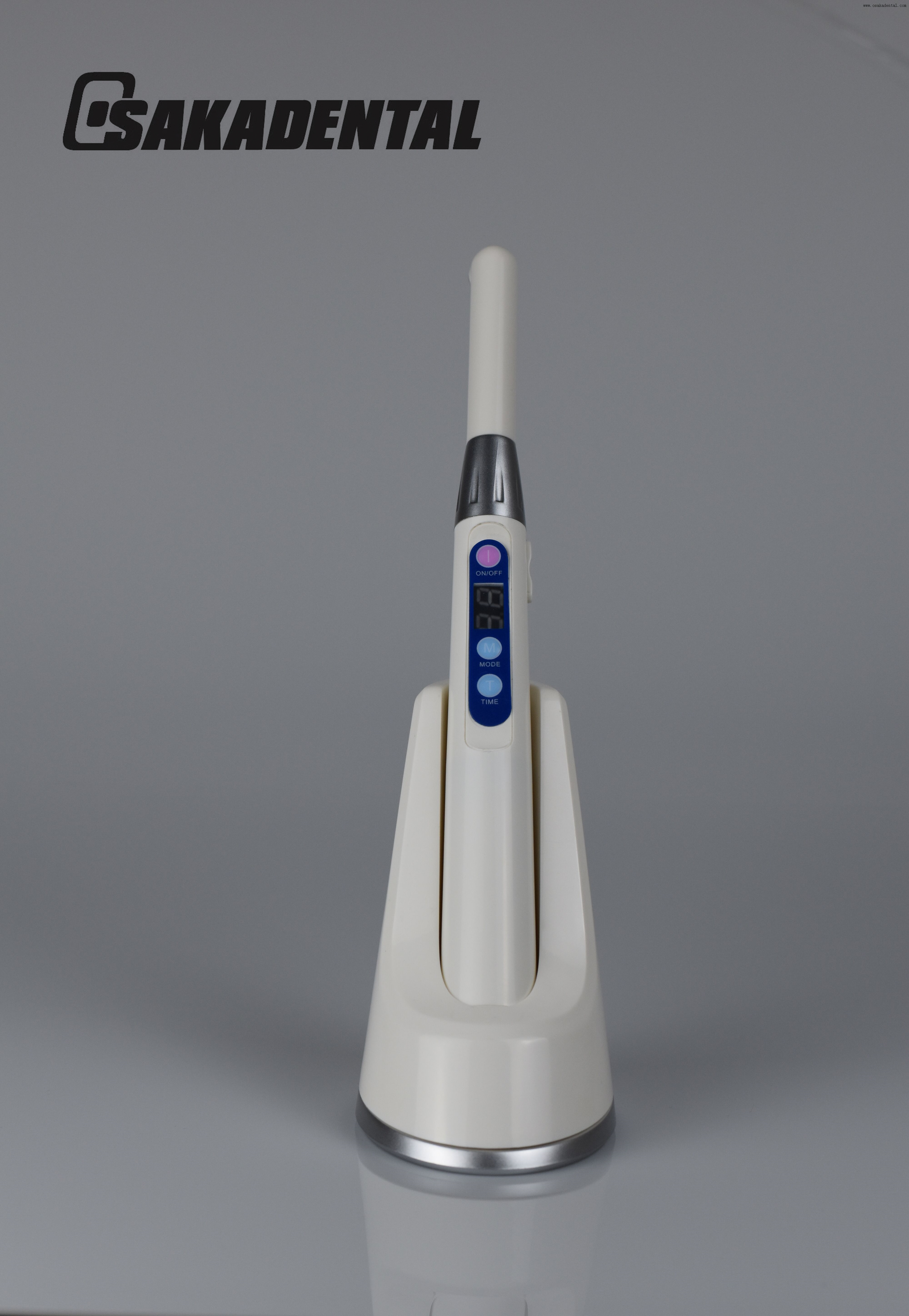 Une seconde lampe à polymériser dentaire 2700 mw/cm pour unité dentaire